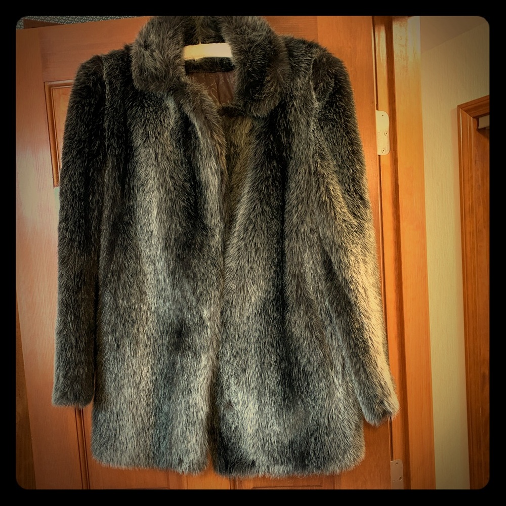 Gorgeous Vintage Racoon faux fur coat/jacket